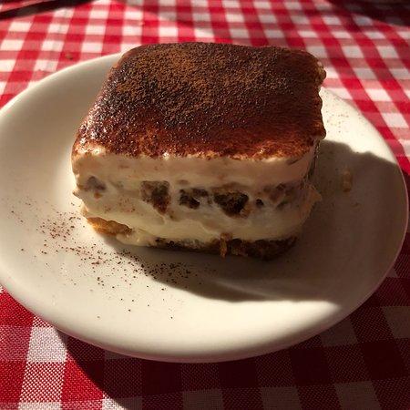 La Famiglia Pizzeria